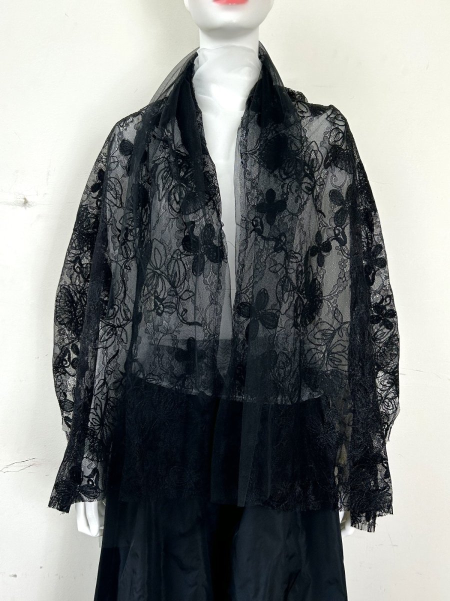 上チュール、下レース