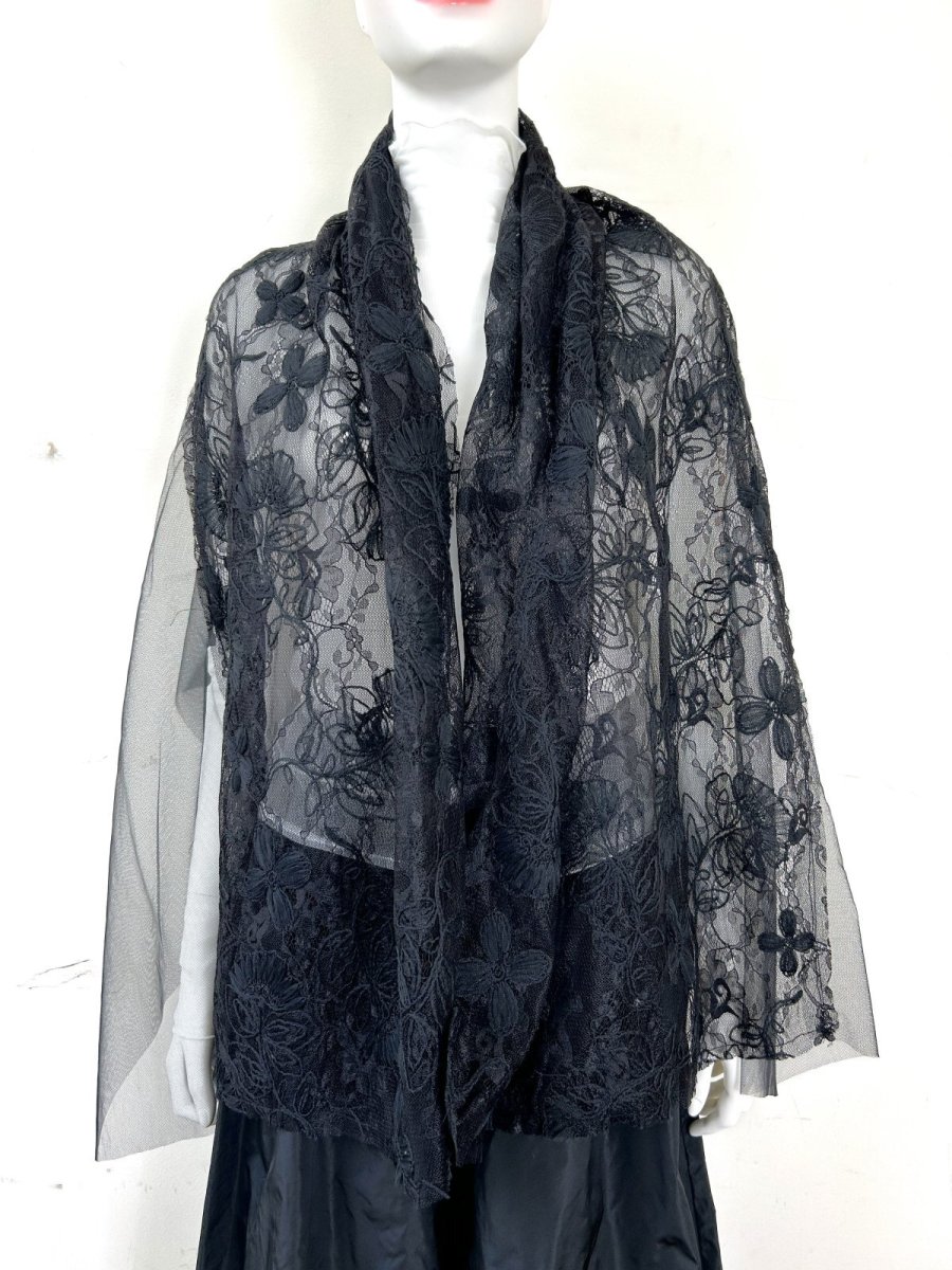 上レース、下チュール