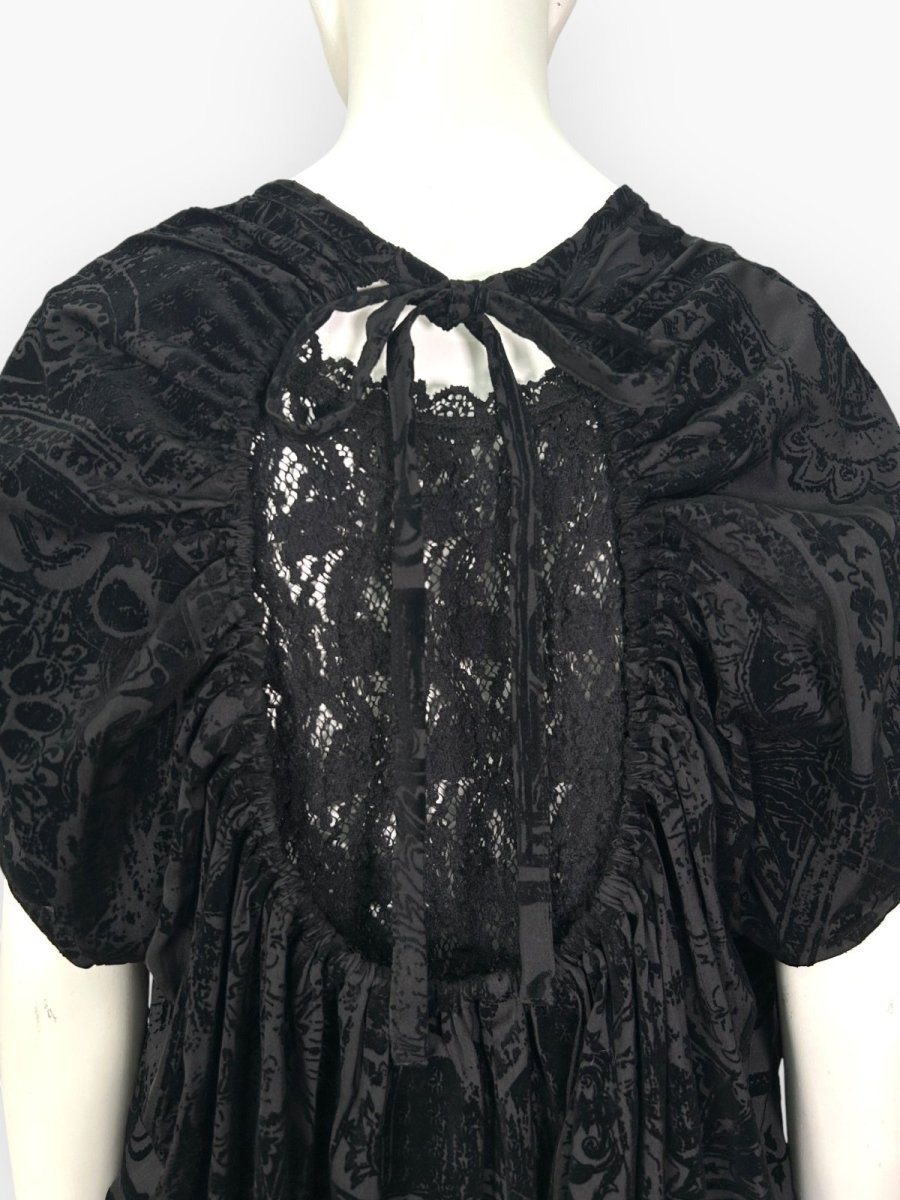 561-630232　タンクトップ着用